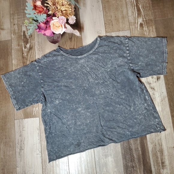 Caution to the Wind Distressed Gray Acid Wash Short Sleeve T-Shirt Size Medium - Picture 3 of 16